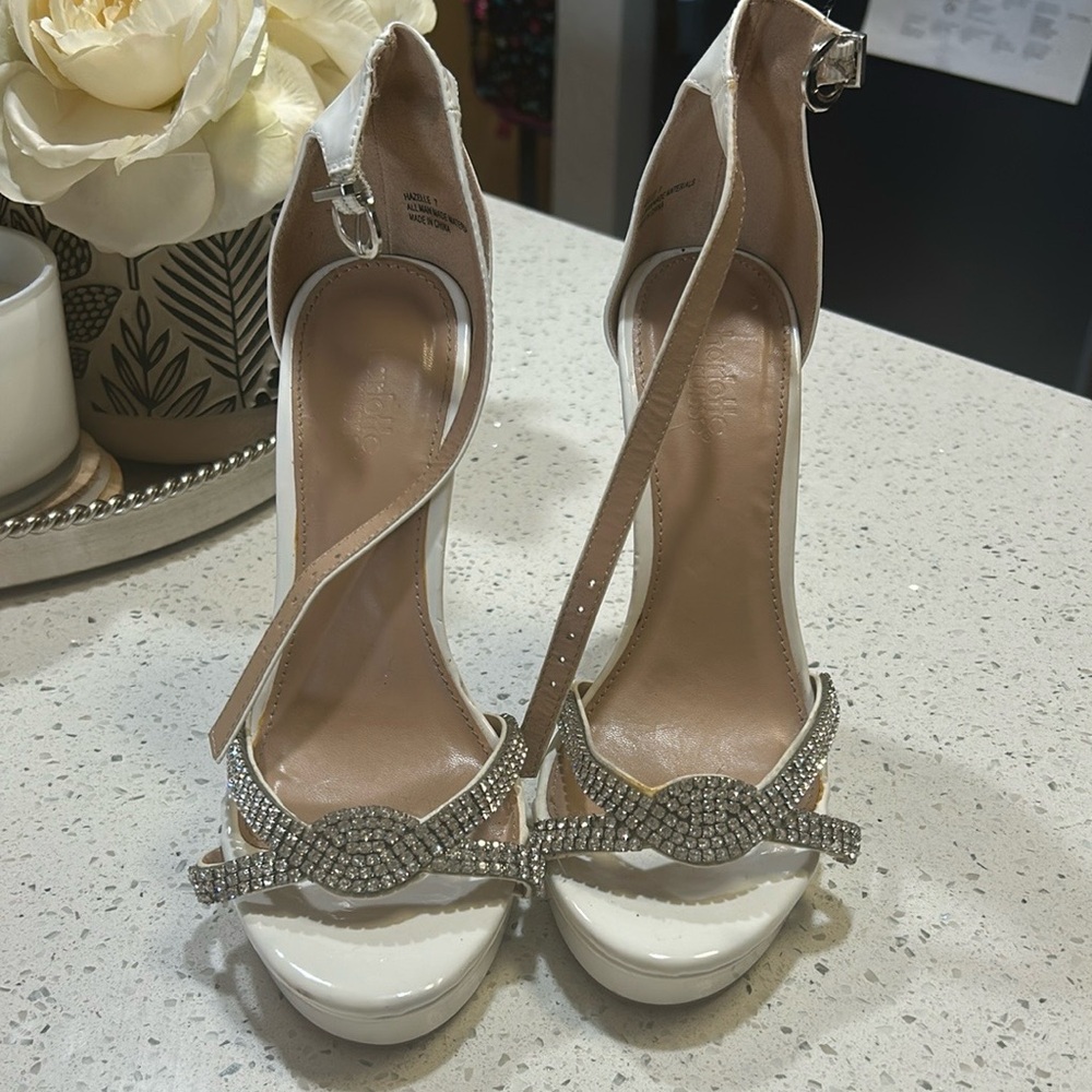 Elegant White Stiletto Heels with Rhinestone Accents